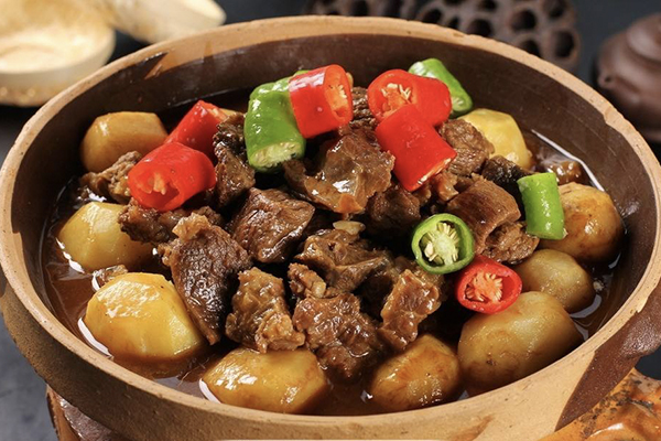 土豆培根燜牛腩 土豆培根燜牛腩